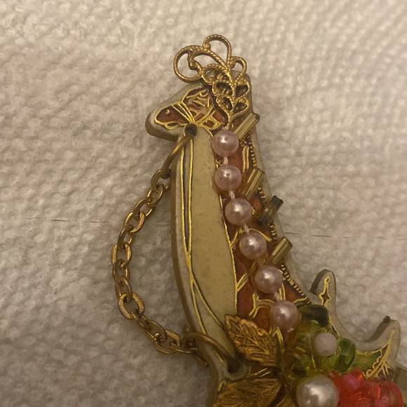 Vintage, handmade, giraffe, brooch, pin creations by Frances - Picture 2 of 4